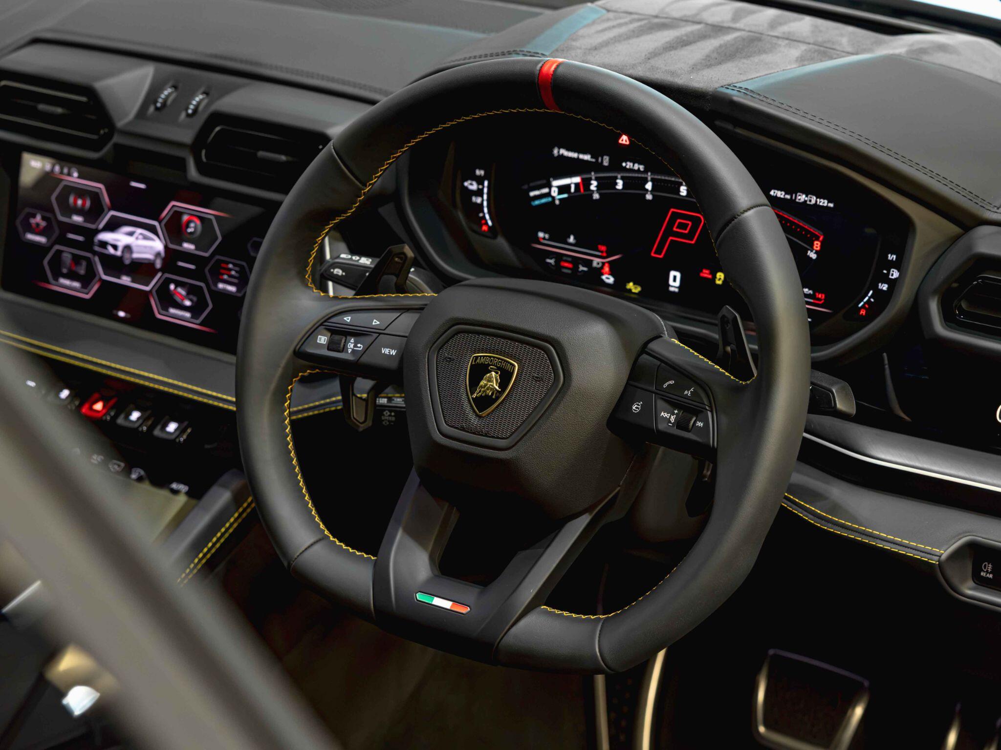 Lamborghini Urus view 21