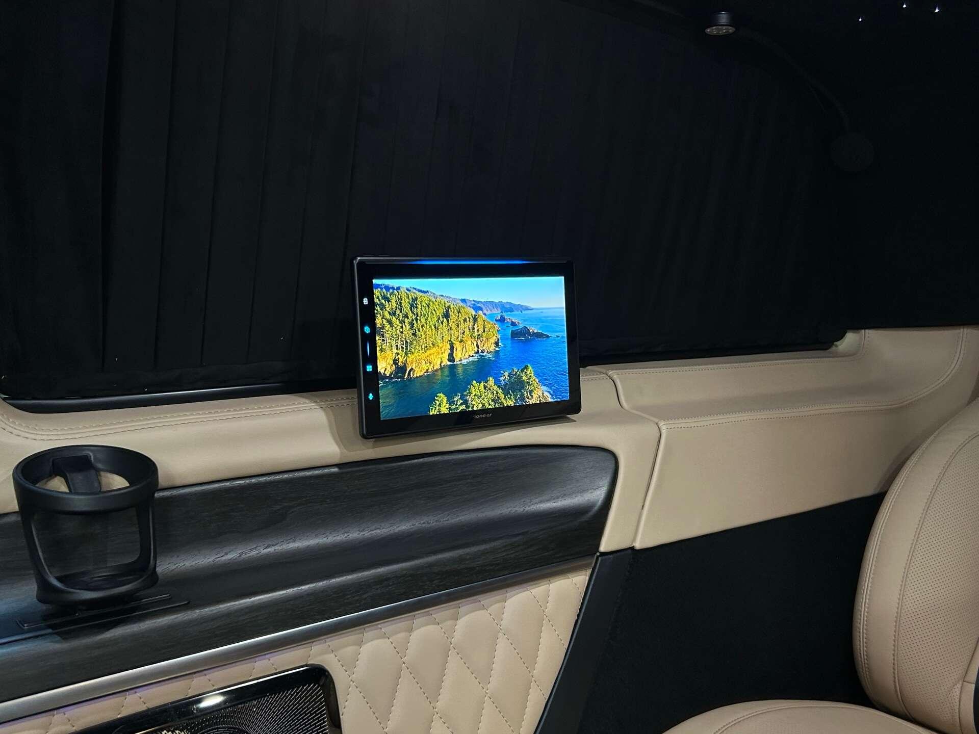 Mercedes-Benz V Class view 24