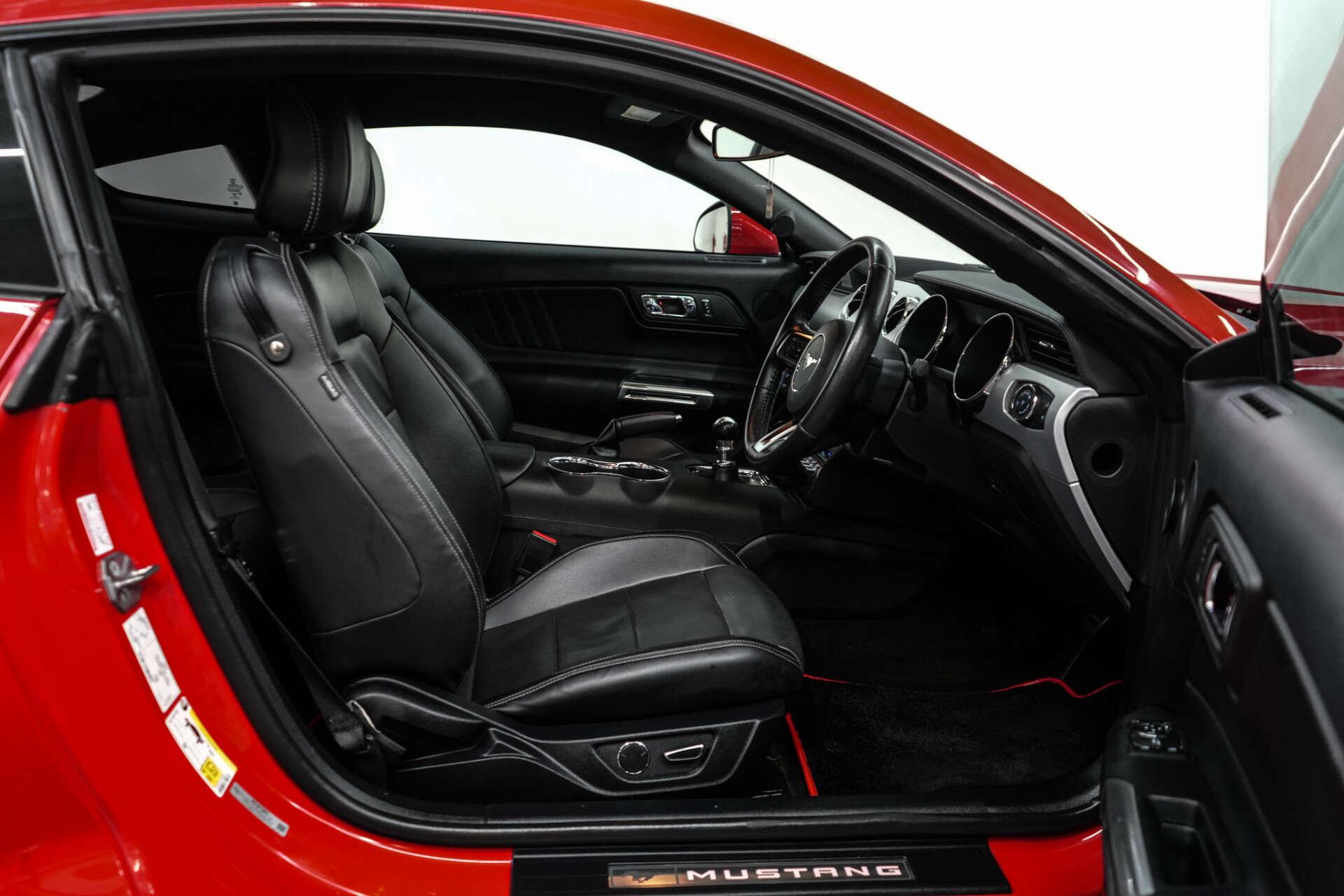 Ford Mustang view 16