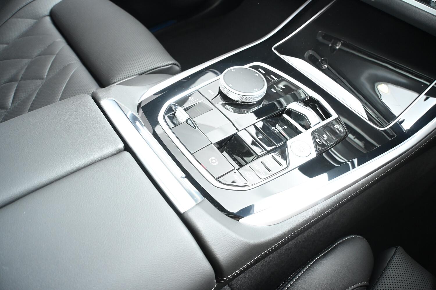 BMW X5 view 10