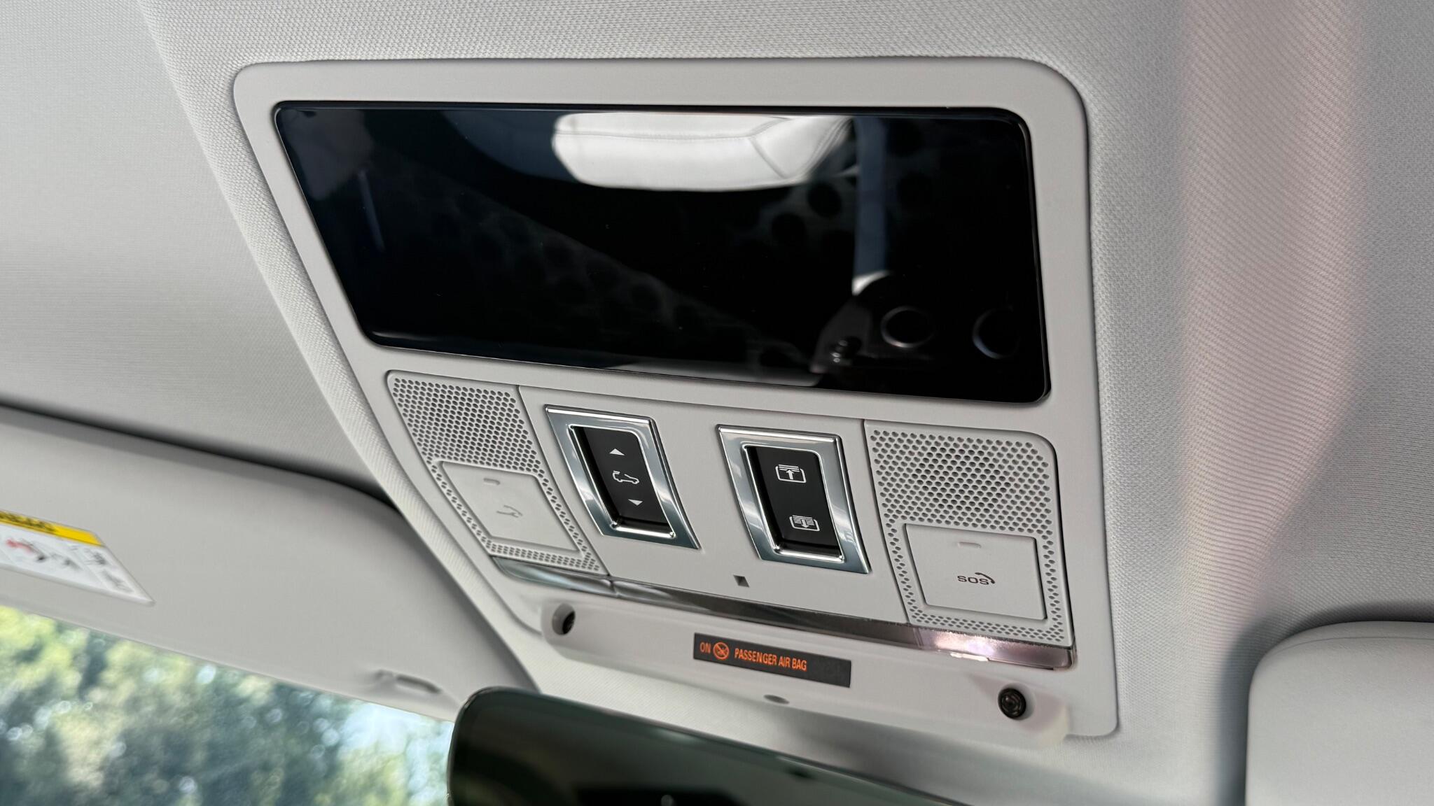 Land Rover Defender view 16