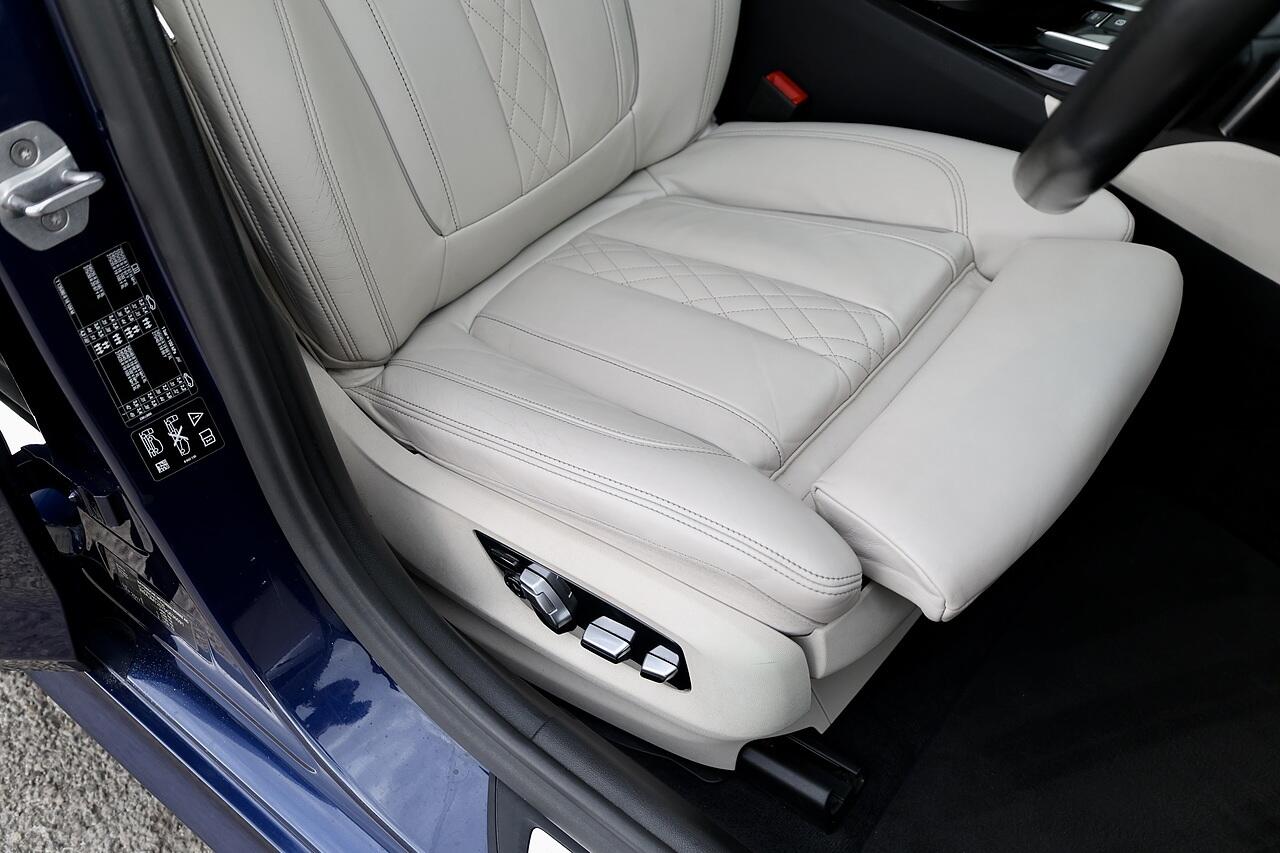 BMW 5 Series view 29
