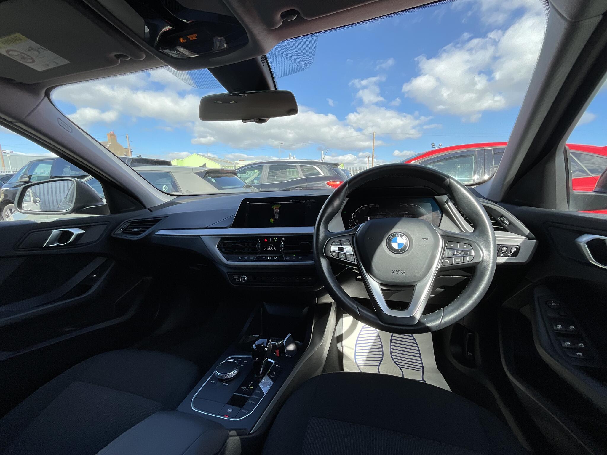 BMW 1 Series view 6