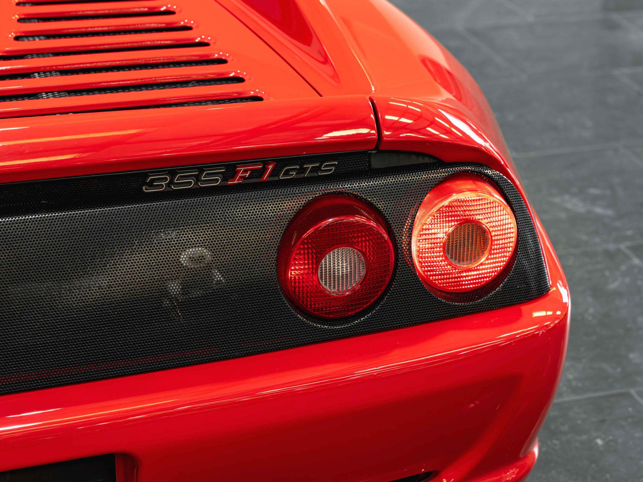 Ferrari F355 view 19