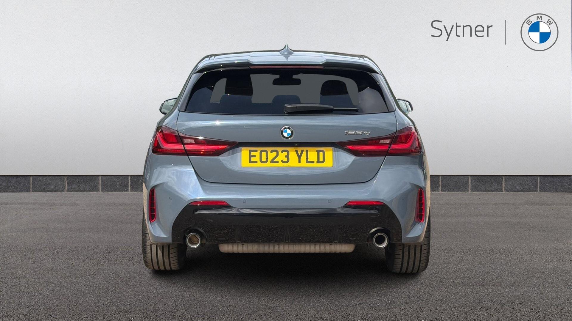 BMW 1 Series view 15