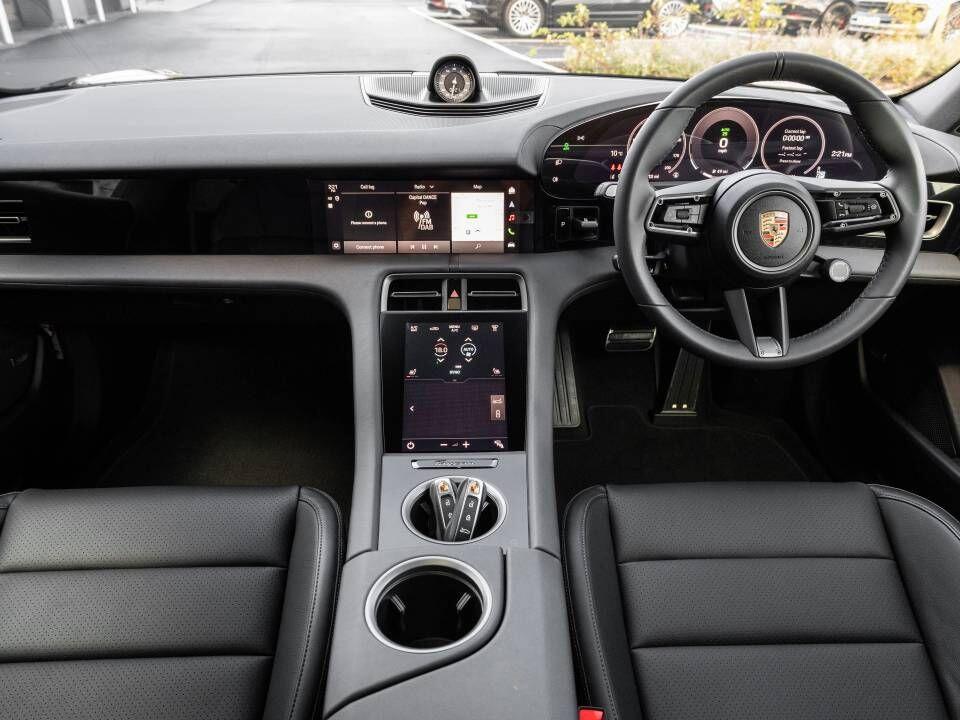 Porsche Taycan view 10
