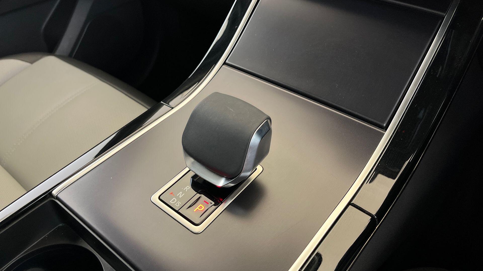 Land Rover Range Rover Velar view 13