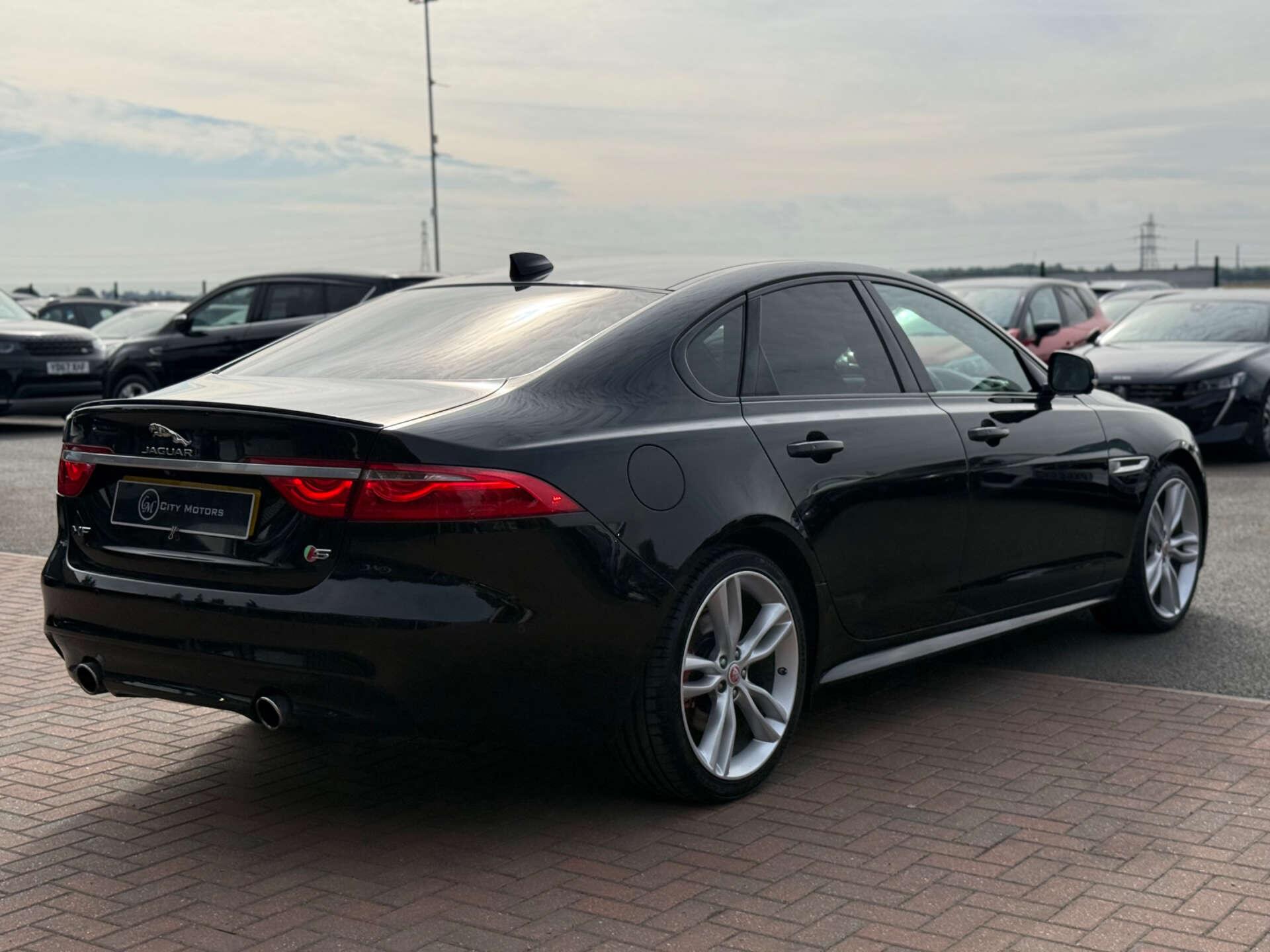 Jaguar XF view 12