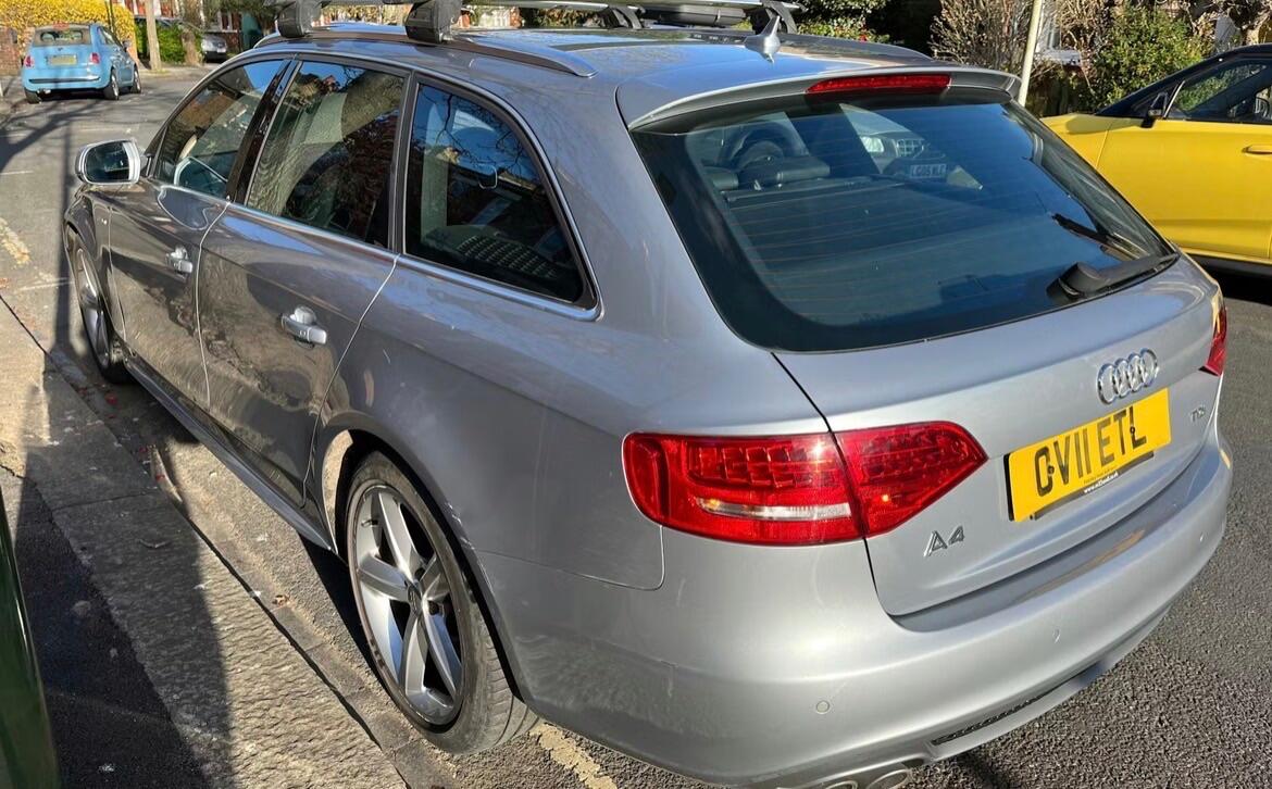 2011 Audi A4 Avant 2.0 TDI Executive S line Multitronic Euro 4 5dr image 4