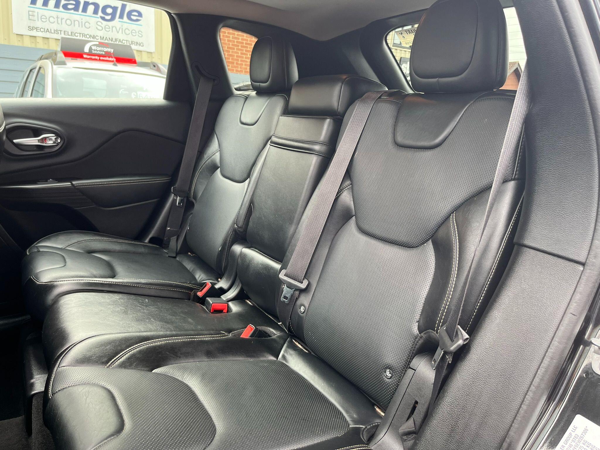 Jeep Cherokee view 21