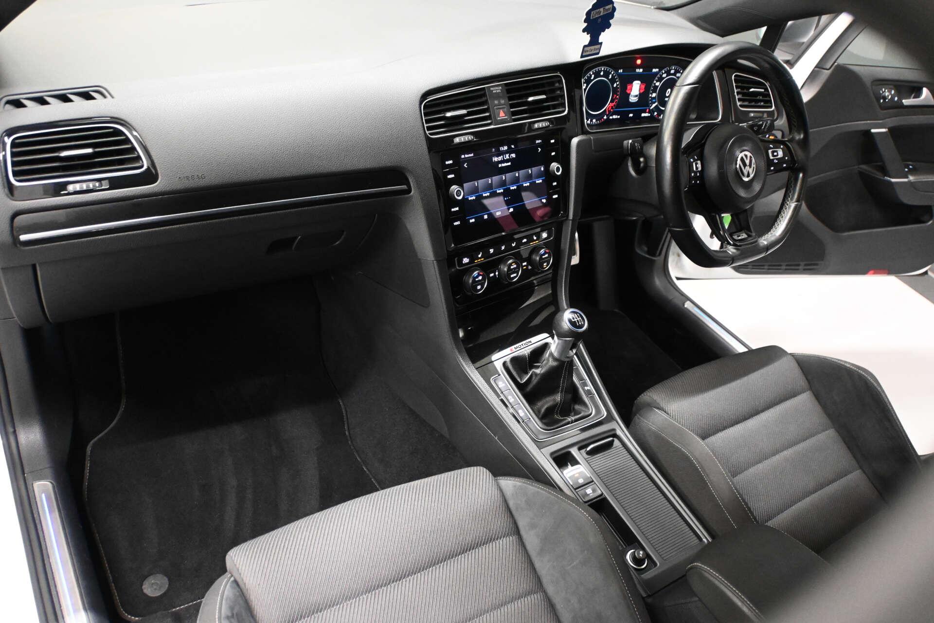 Volkswagen Golf view 13