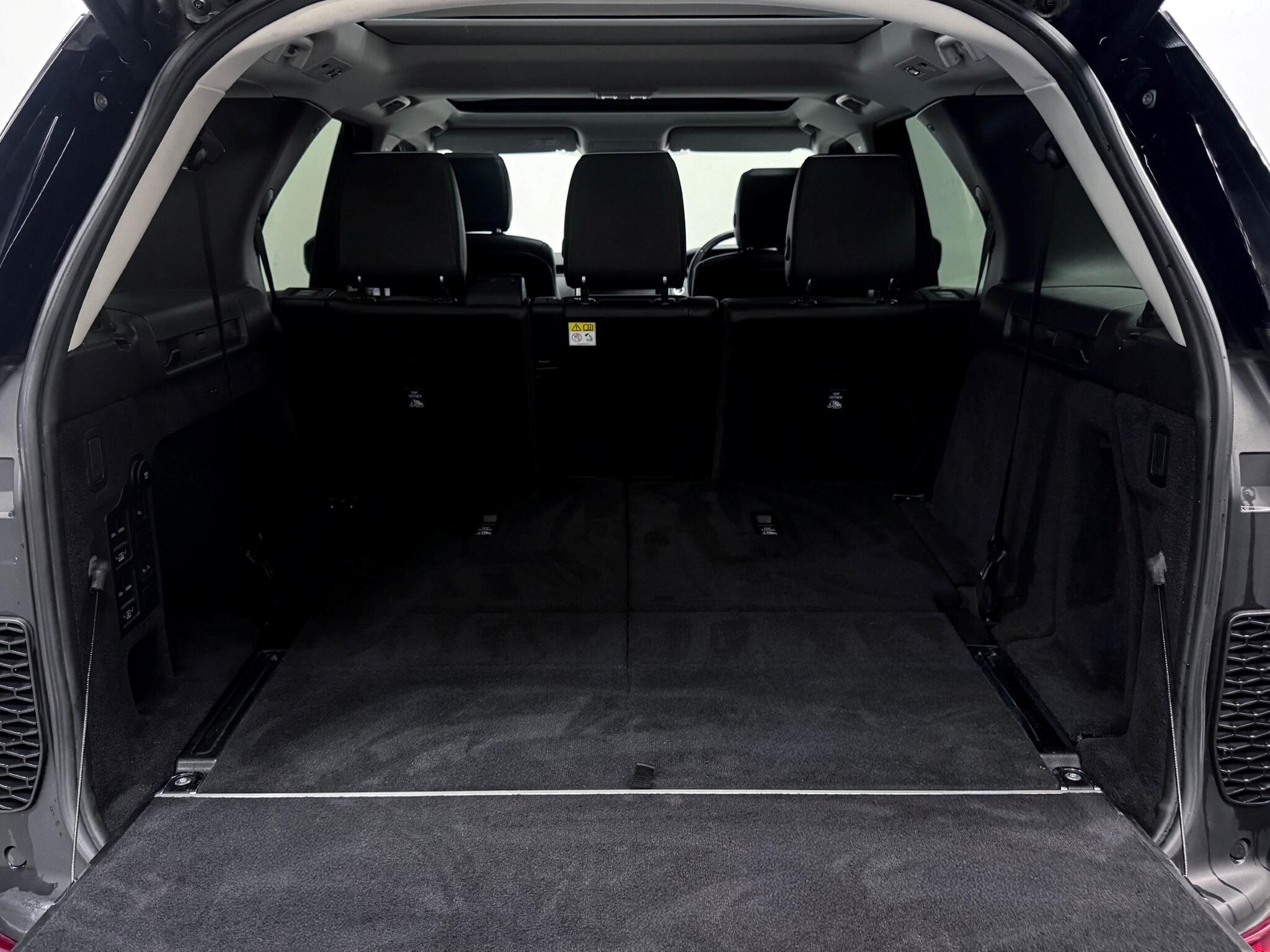 Land Rover Discovery view 9