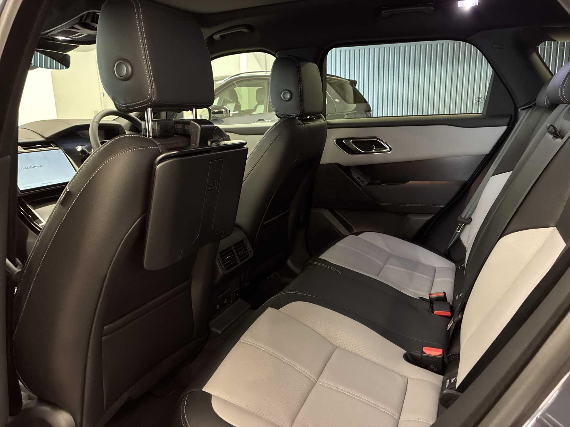 Land Rover Range Rover Velar view 4