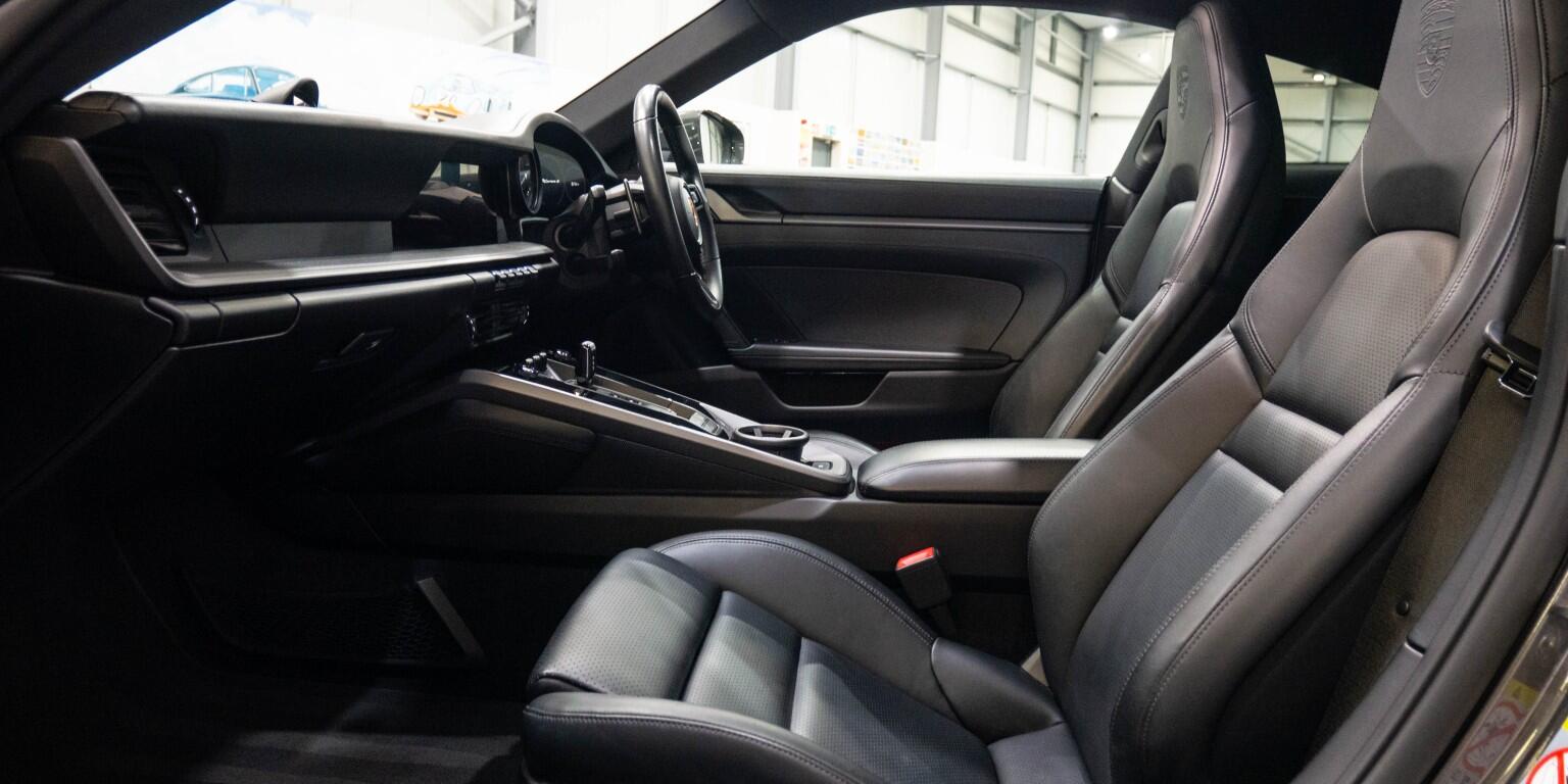 Porsche 911 view 18
