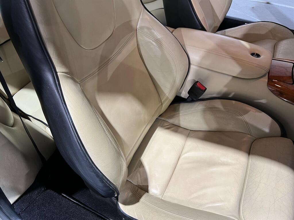 Aston Martin DB7 view 38
