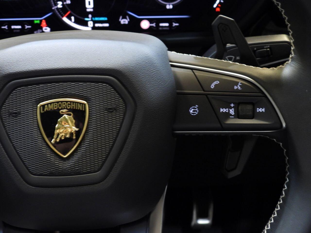 Lamborghini Urus view 65