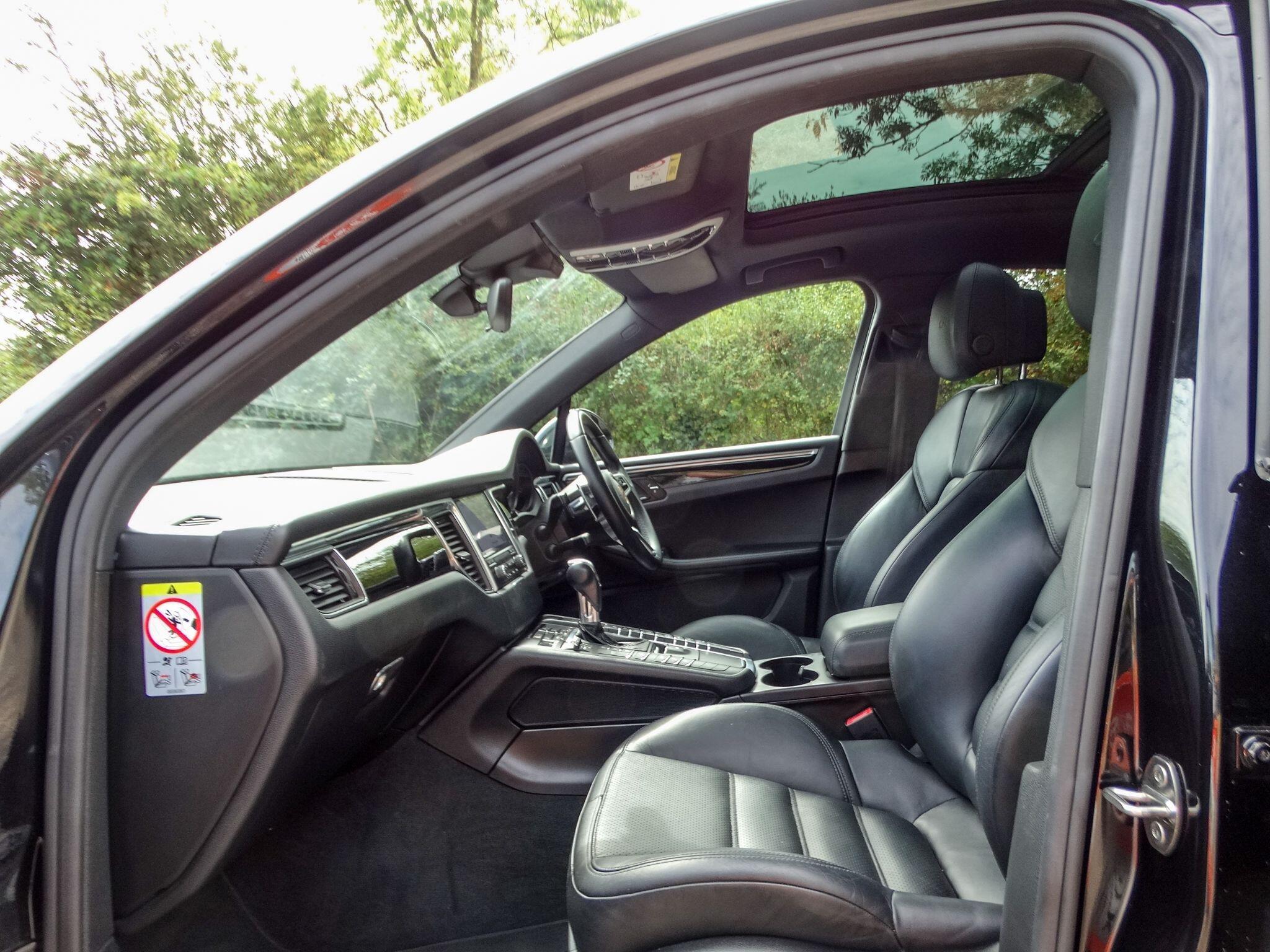 Porsche Macan view 3