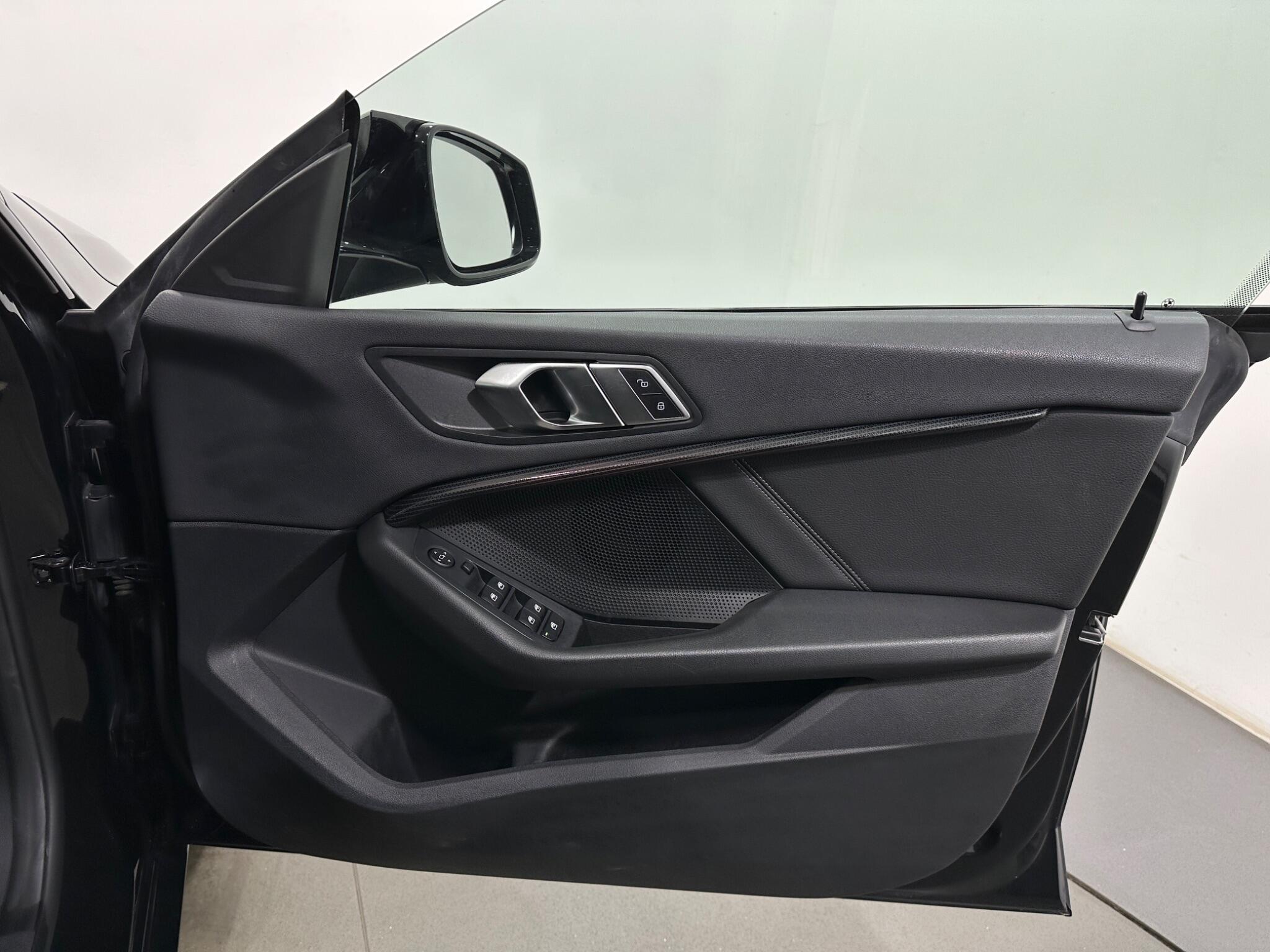 BMW 2 Series view 35