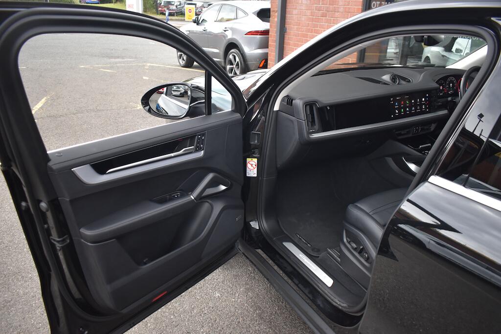 Porsche Cayenne view 46