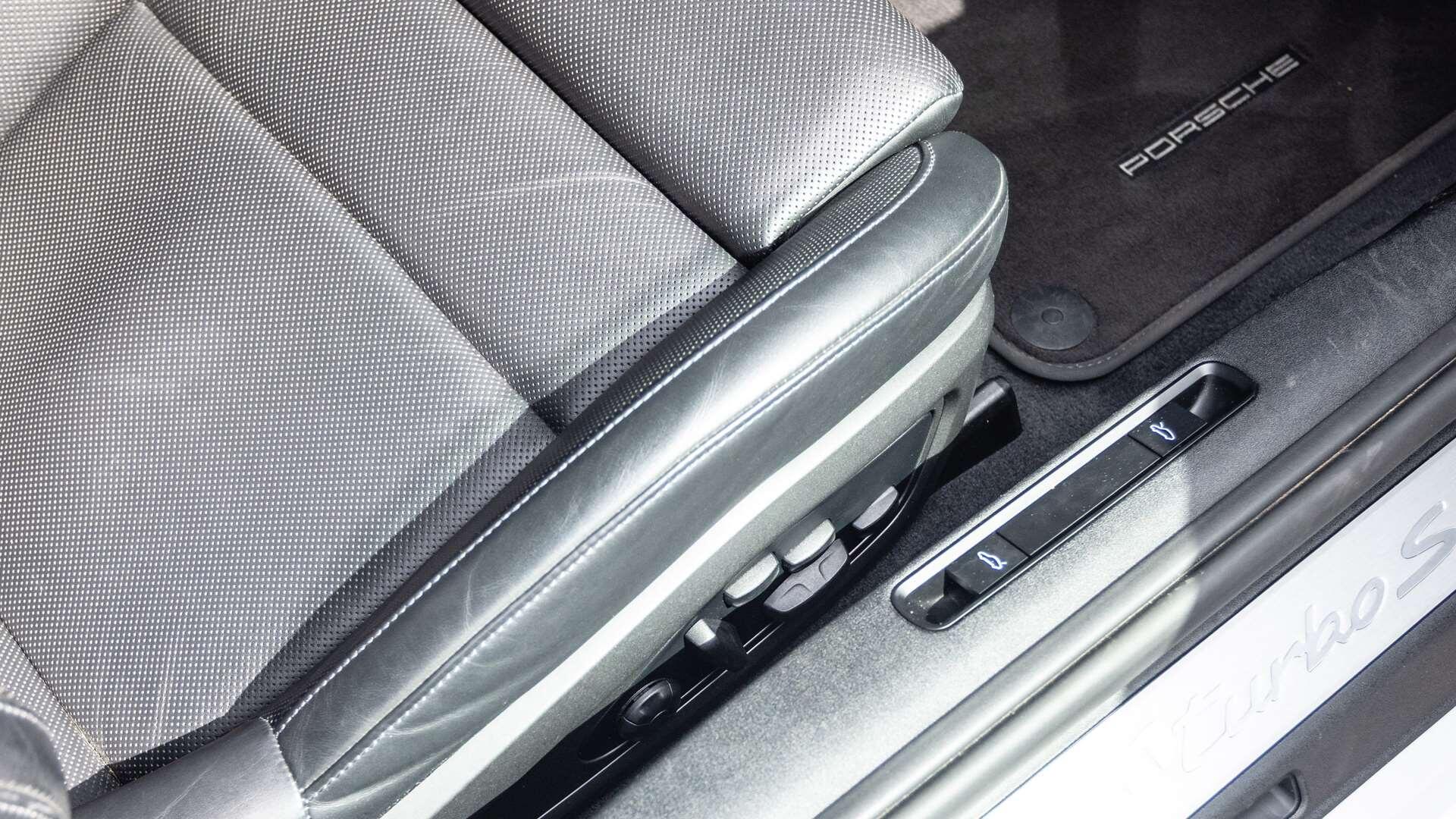 Porsche 911 view 28