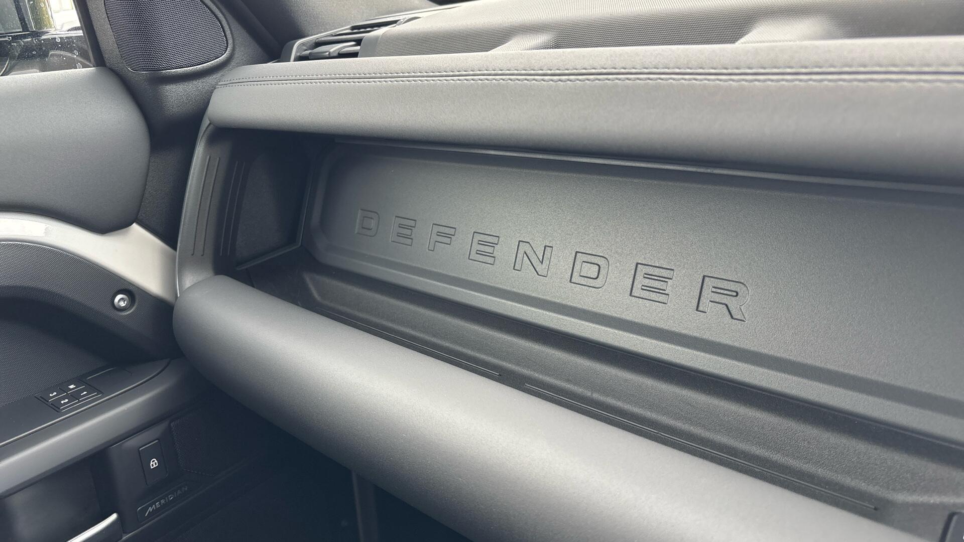 Land Rover Defender view 27