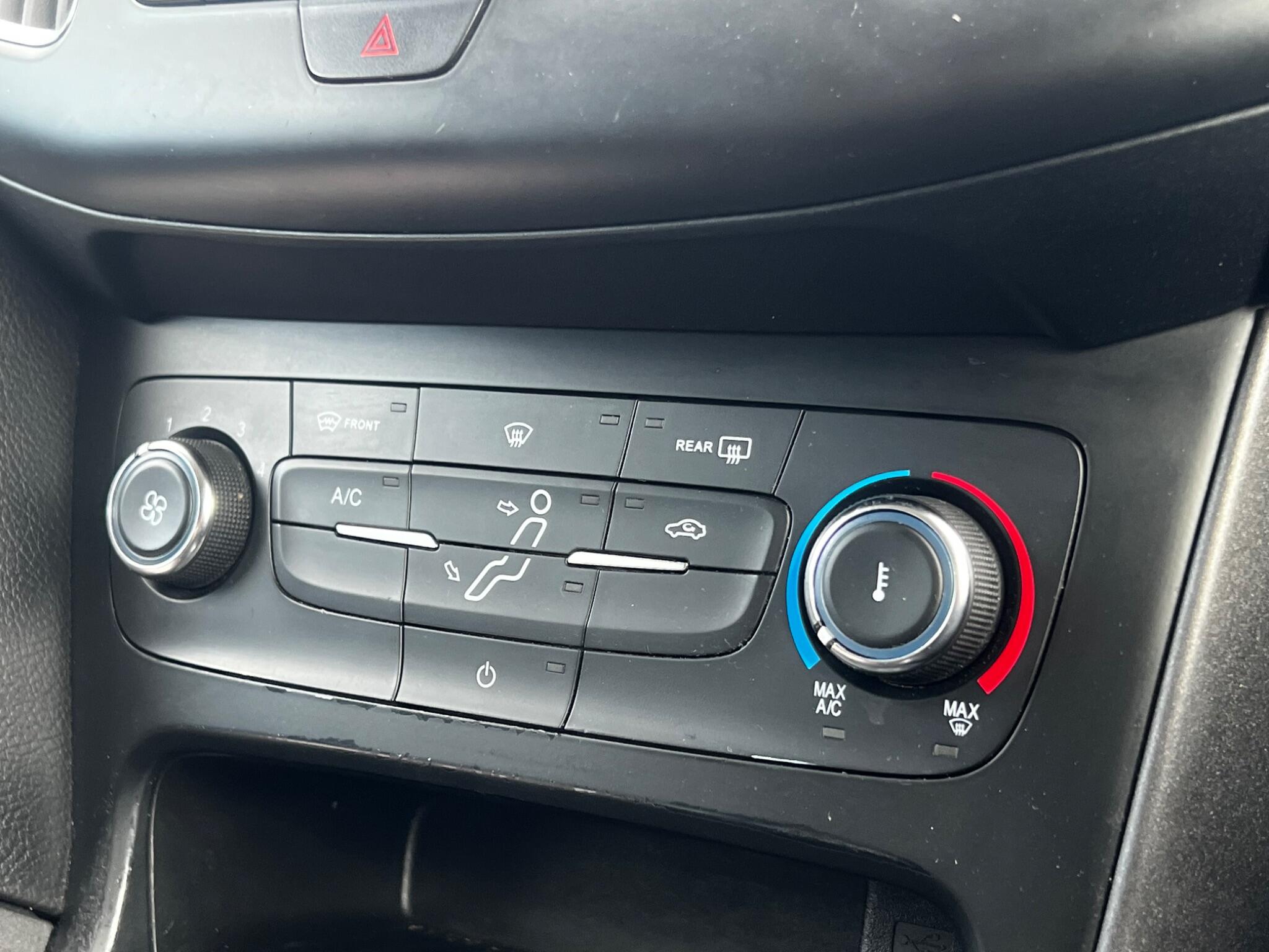 Ford Focus view 17