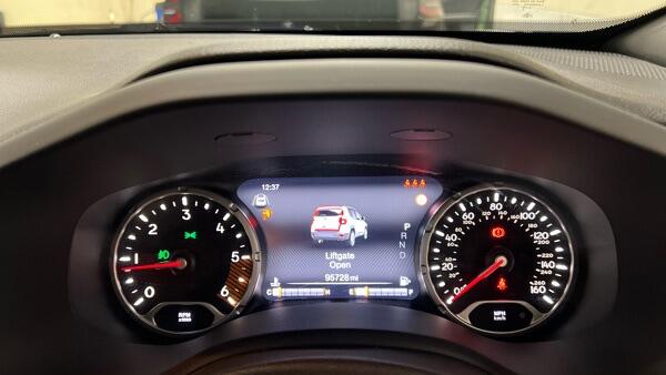Jeep Renegade view 8