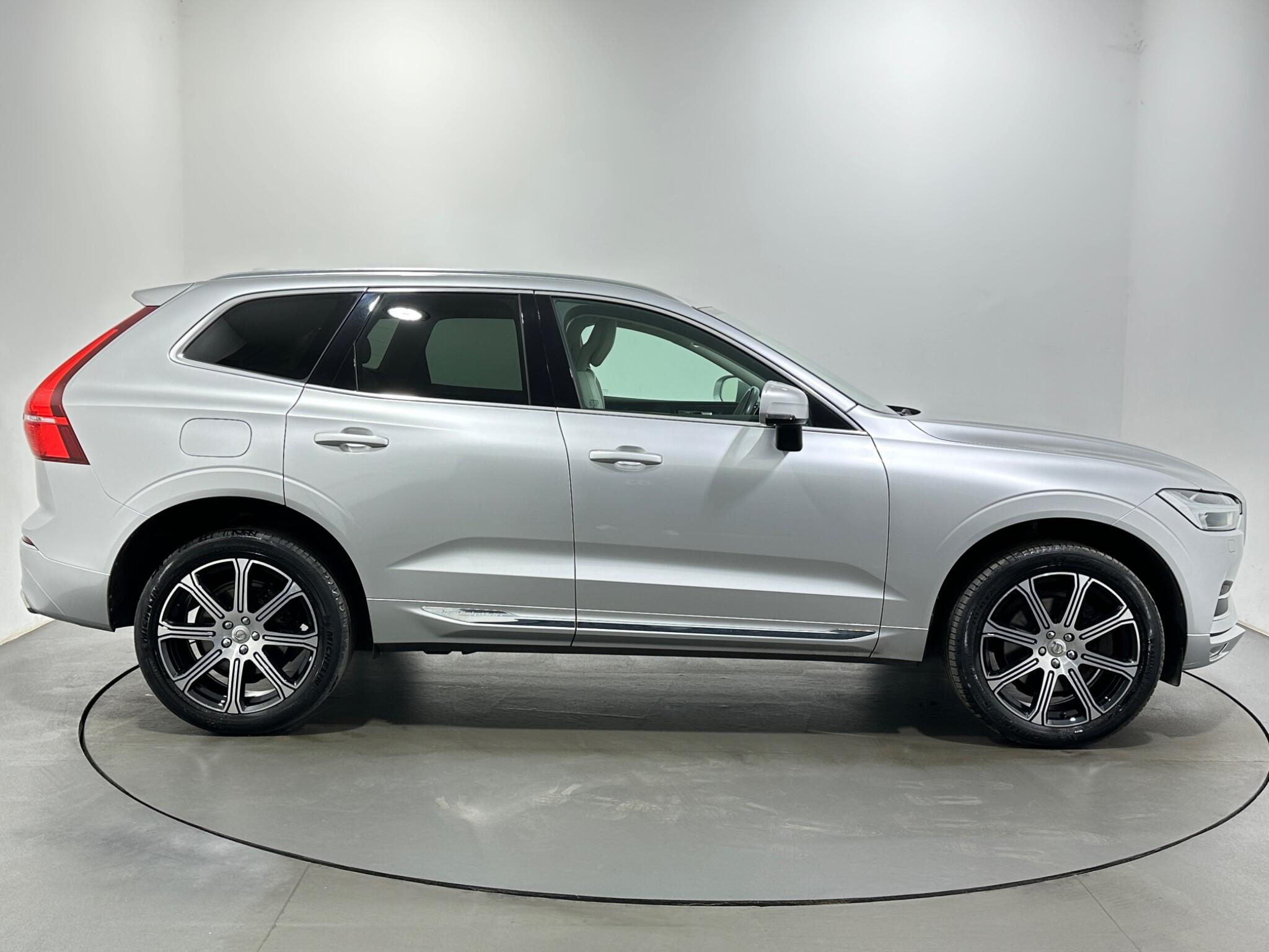Volvo XC60 view 9