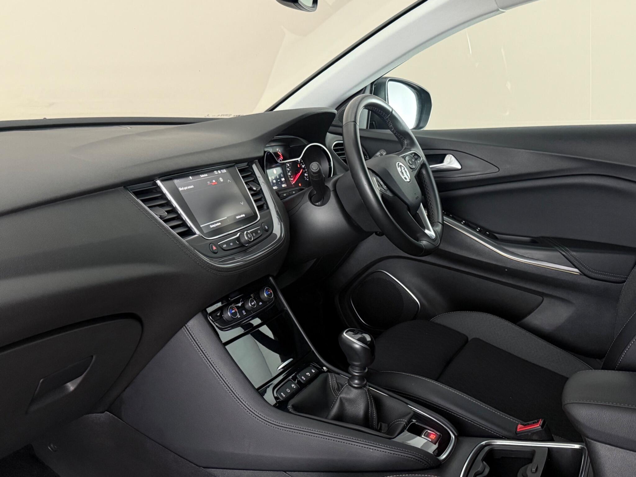 Vauxhall Grandland X view 4