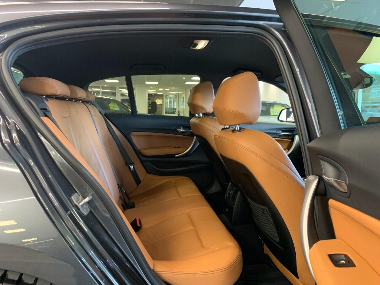 BMW 1 Series view 23