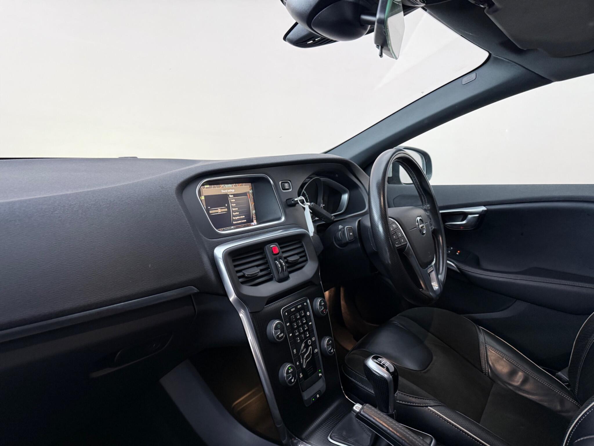 Volvo V40 view 4