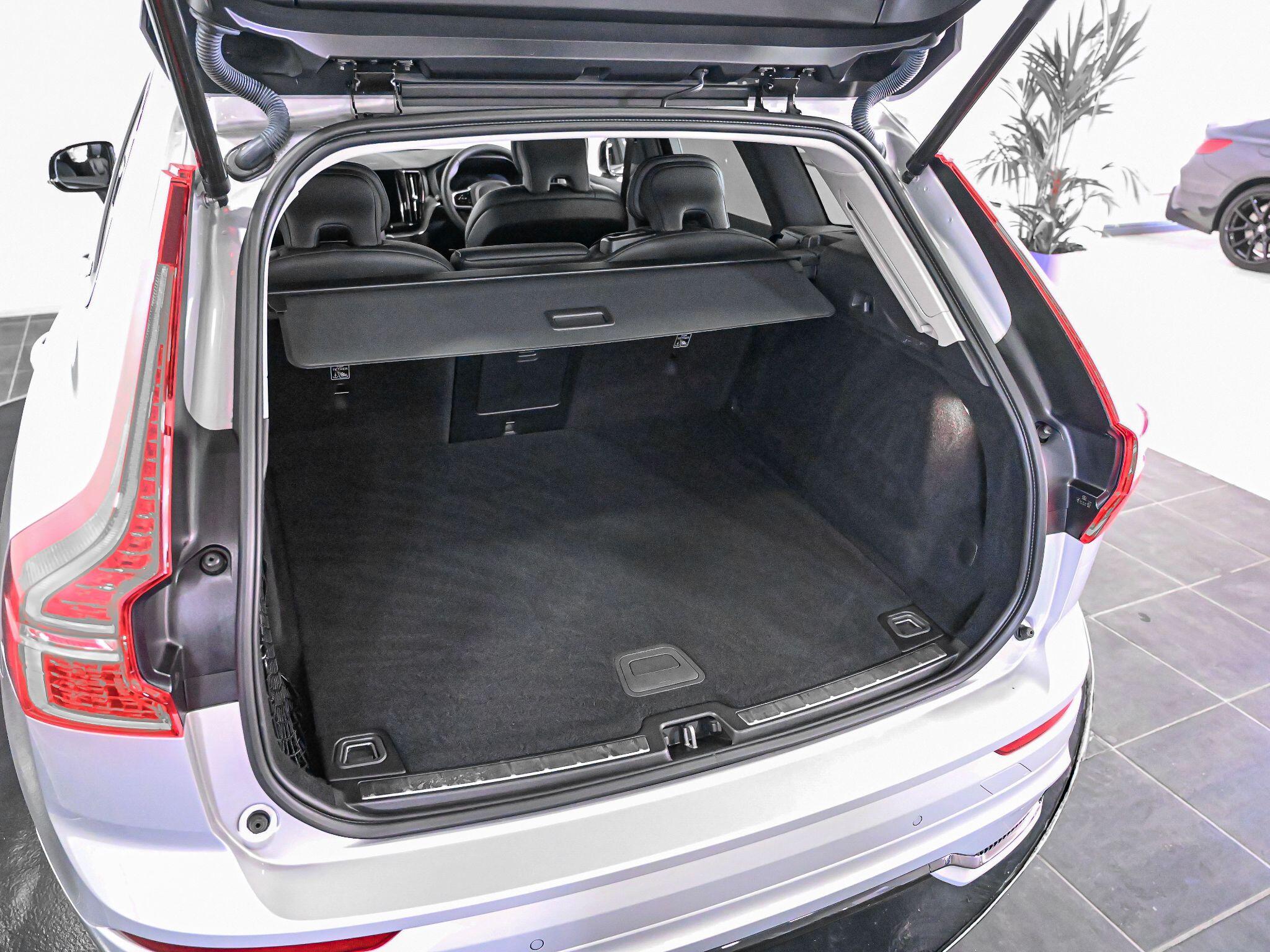 Volvo XC60 view 25