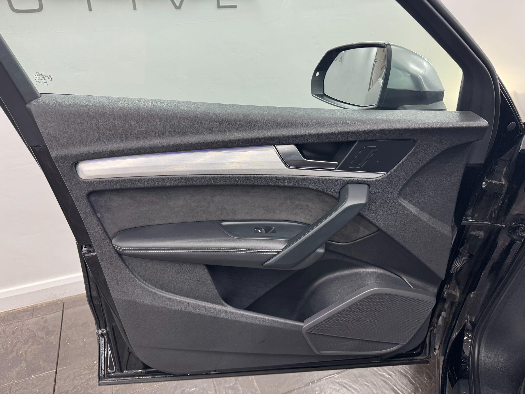Audi SQ5 view 42