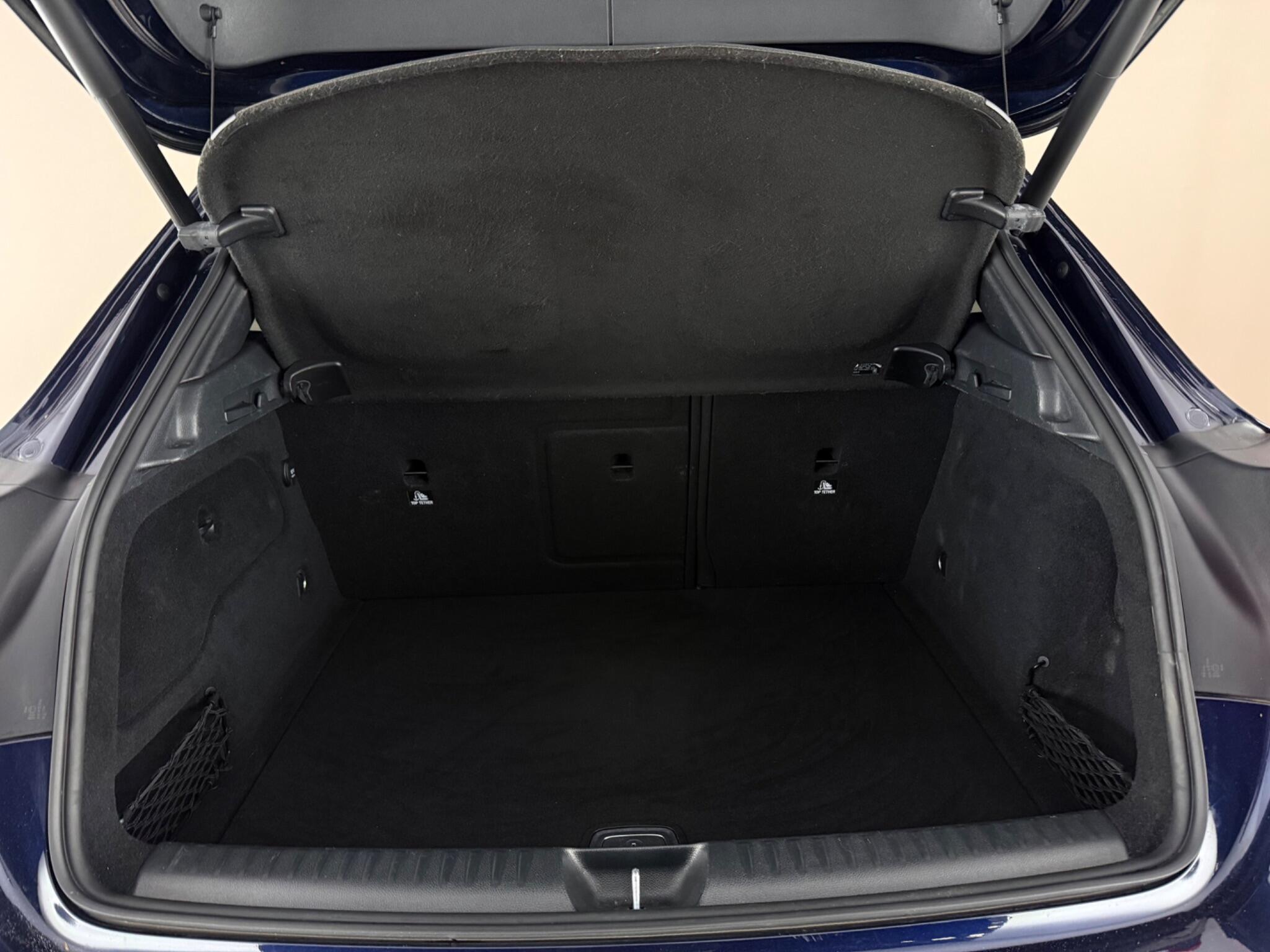 Mercedes-Benz Gla view 10
