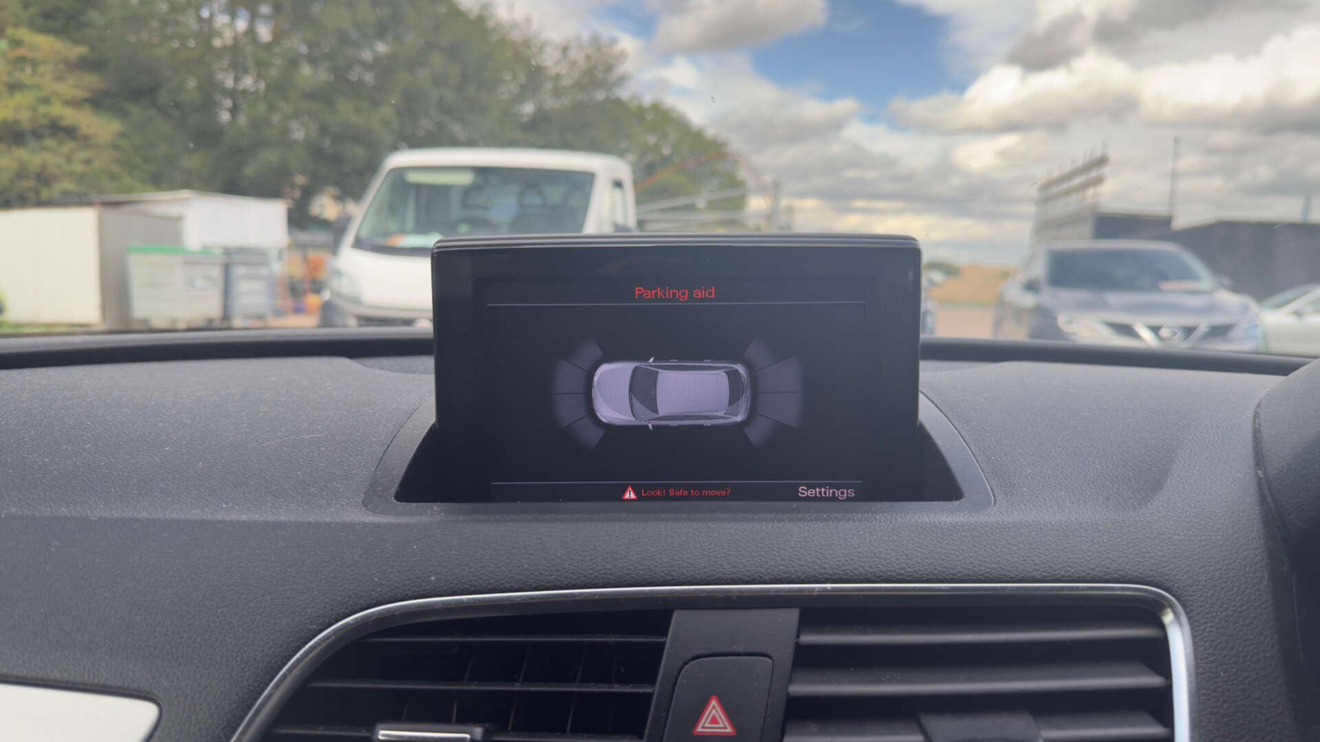 Audi Q3 view 28