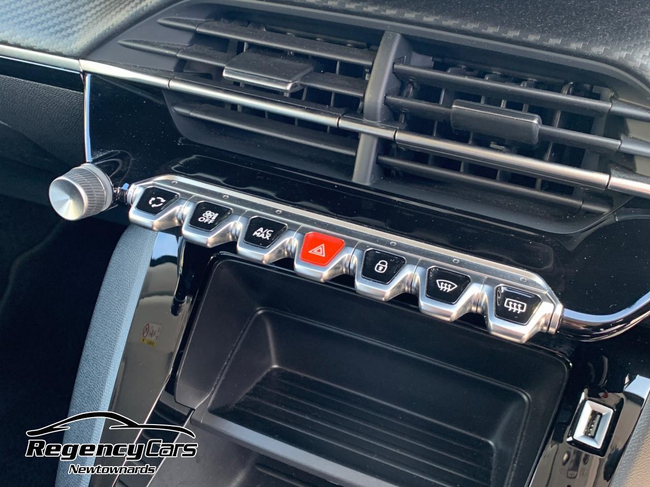 Peugeot 208 view 10