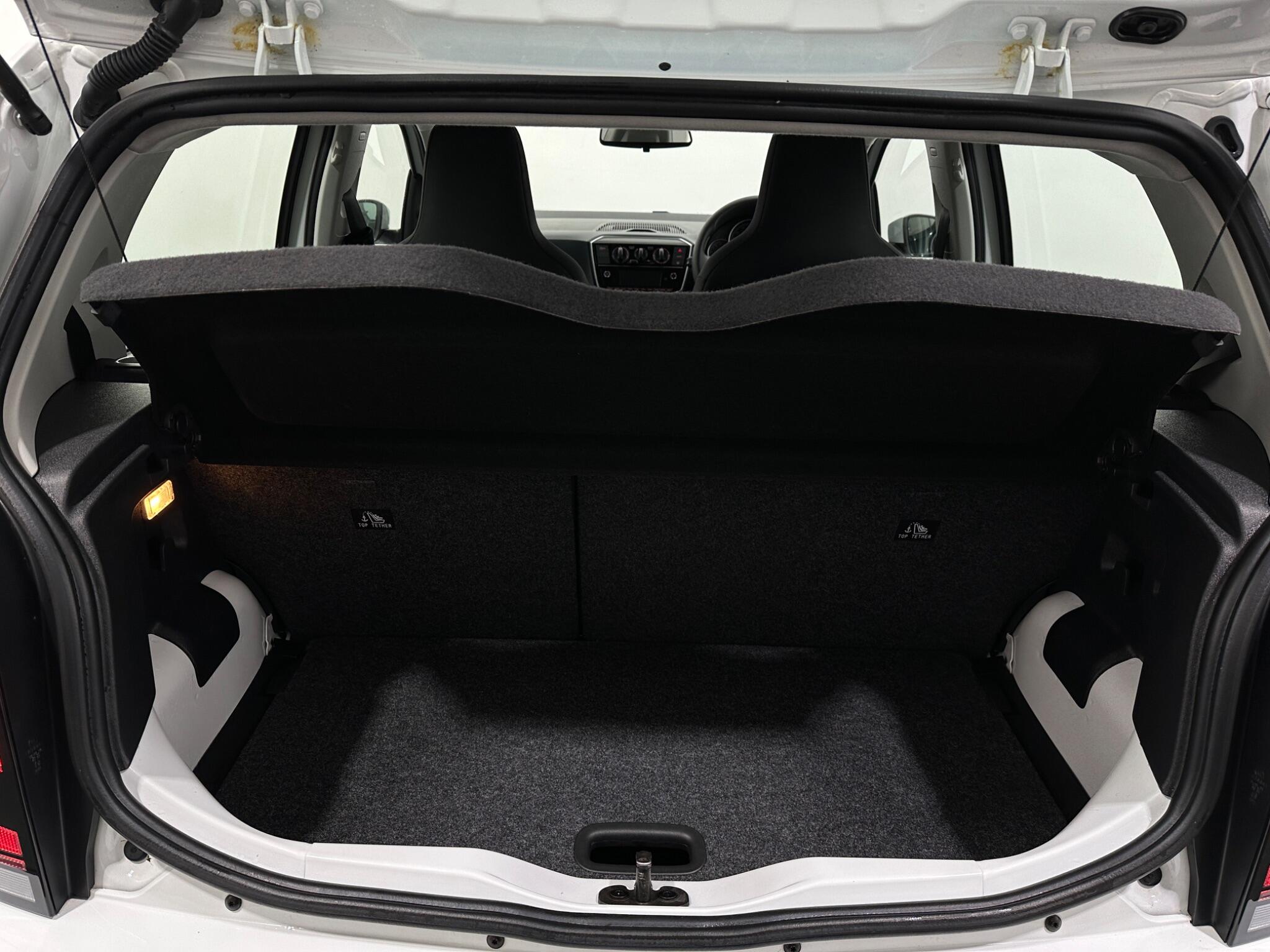Volkswagen Up! view 43