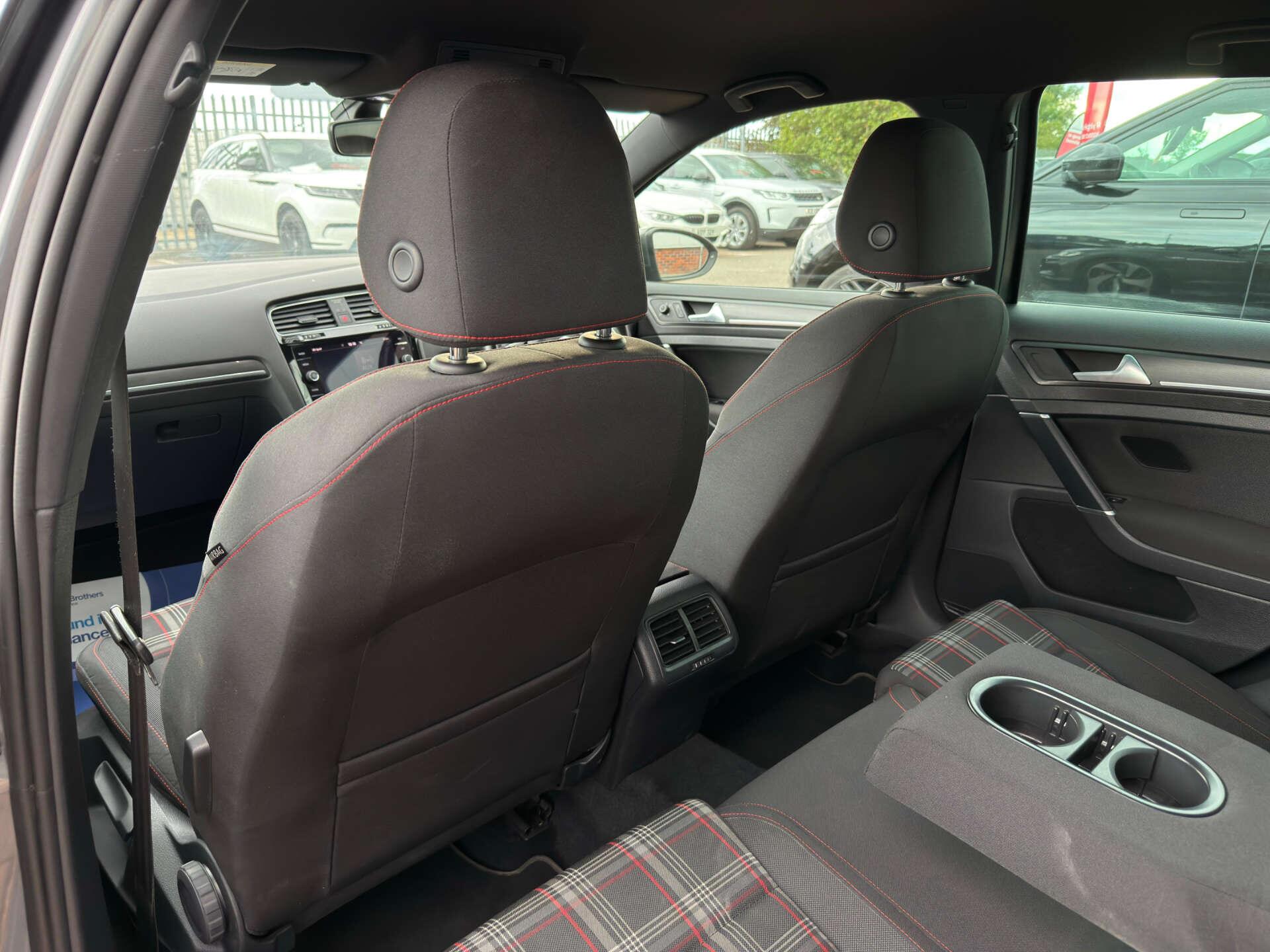 Volkswagen Golf view 33