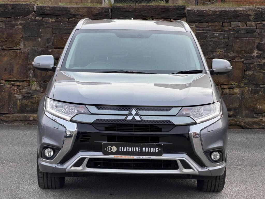 Mitsubishi Outlander view 2