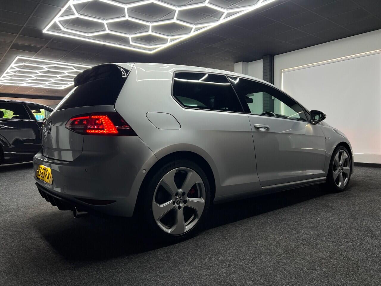 Volkswagen Golf view 14