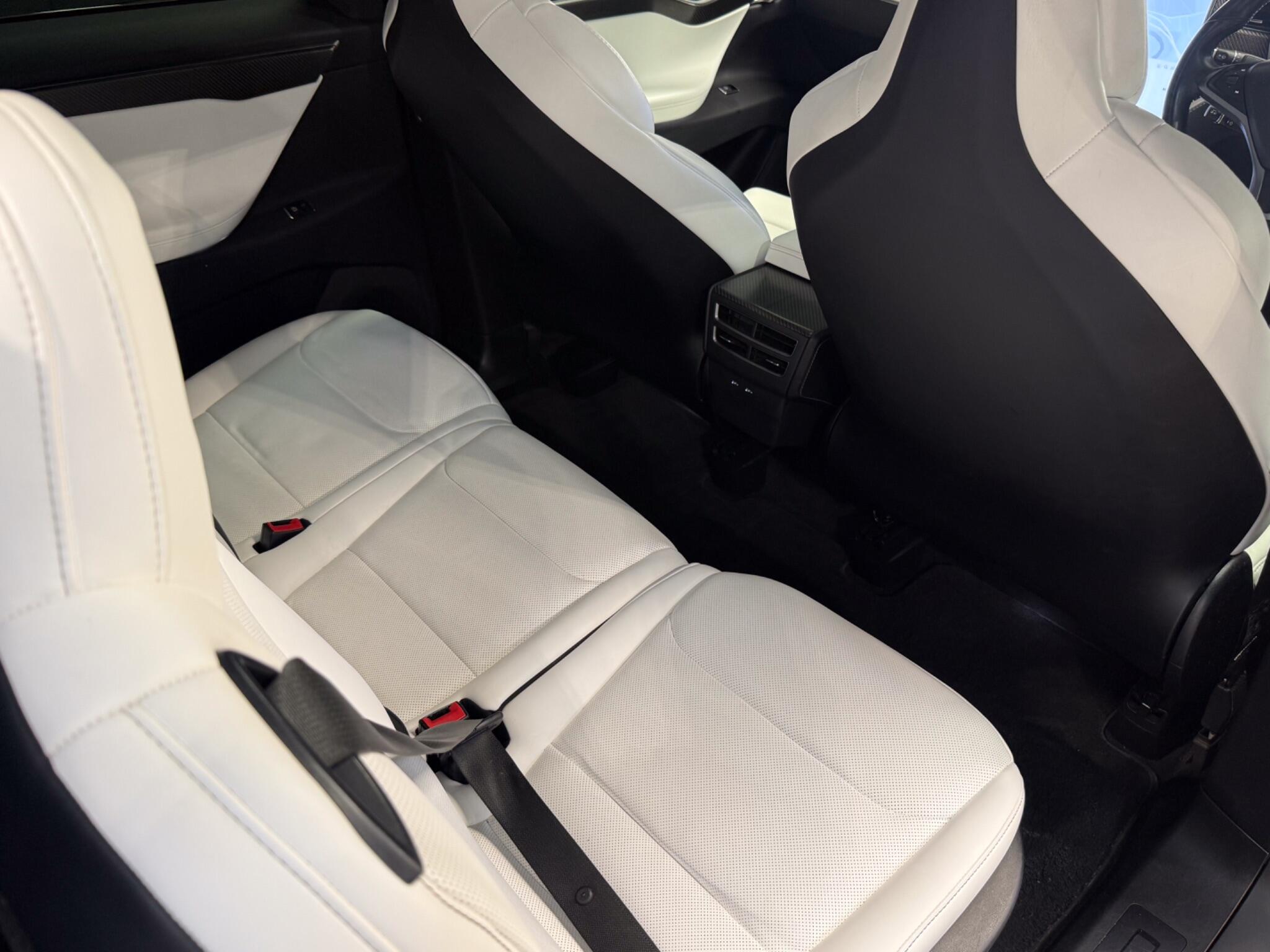 Tesla Model X view 16