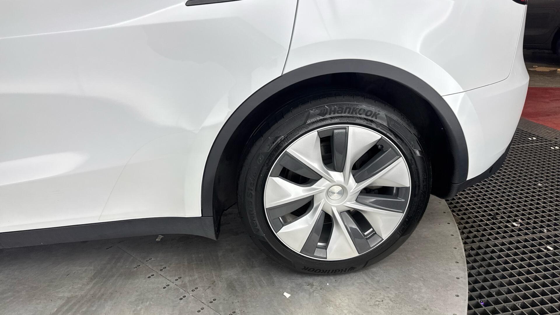 Tesla Model Y view 24