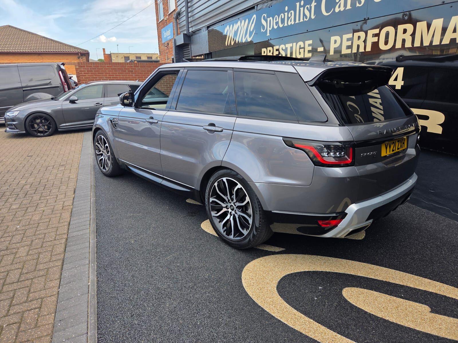 Land Rover Range Rover Sport view 4