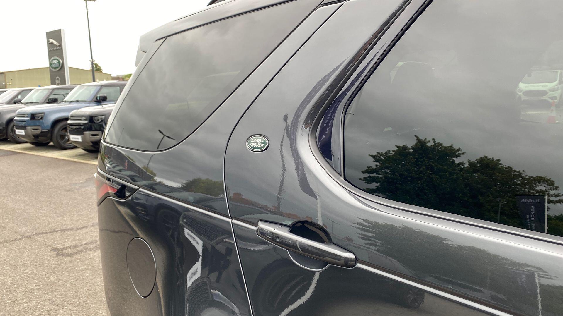 Land Rover Discovery view 43