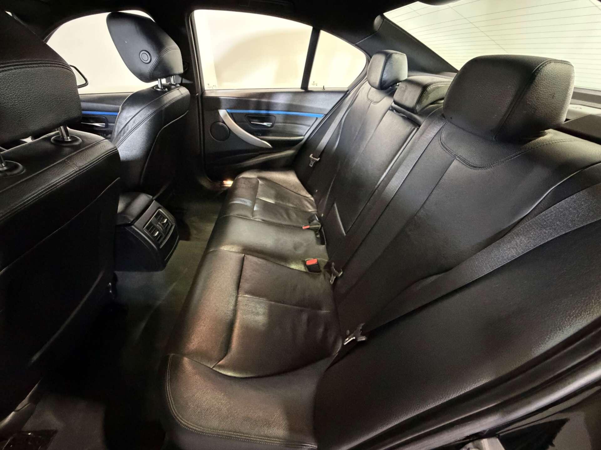 BMW 3 Series view 45
