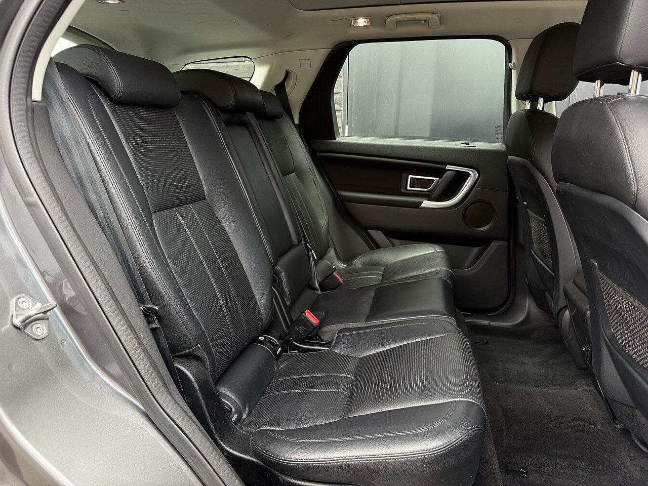 Land Rover Discovery Sport view 3