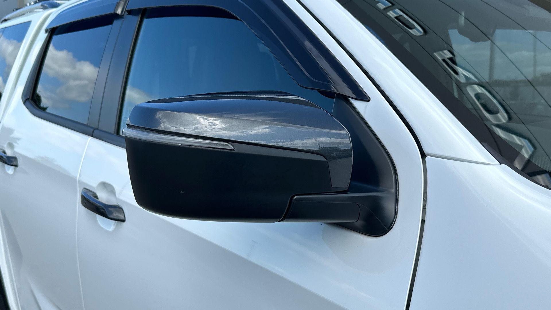 Isuzu D-Max view 20
