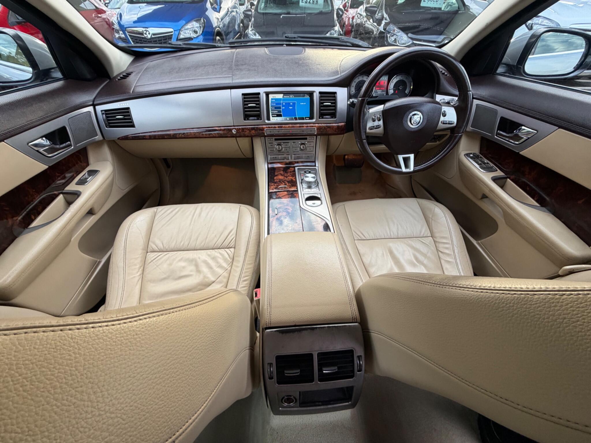 Jaguar XF view 46