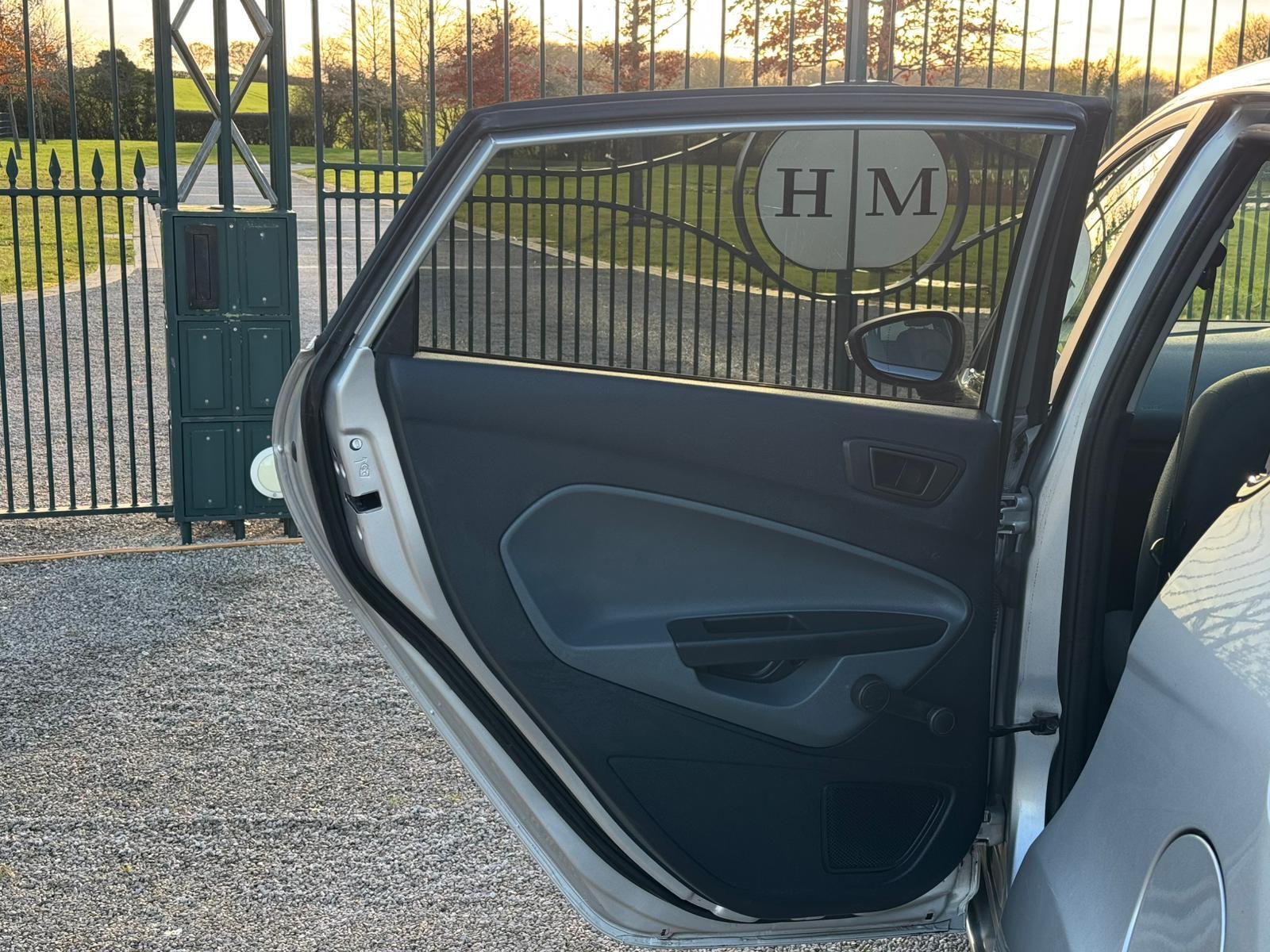 2009 Ford Fiesta image 23