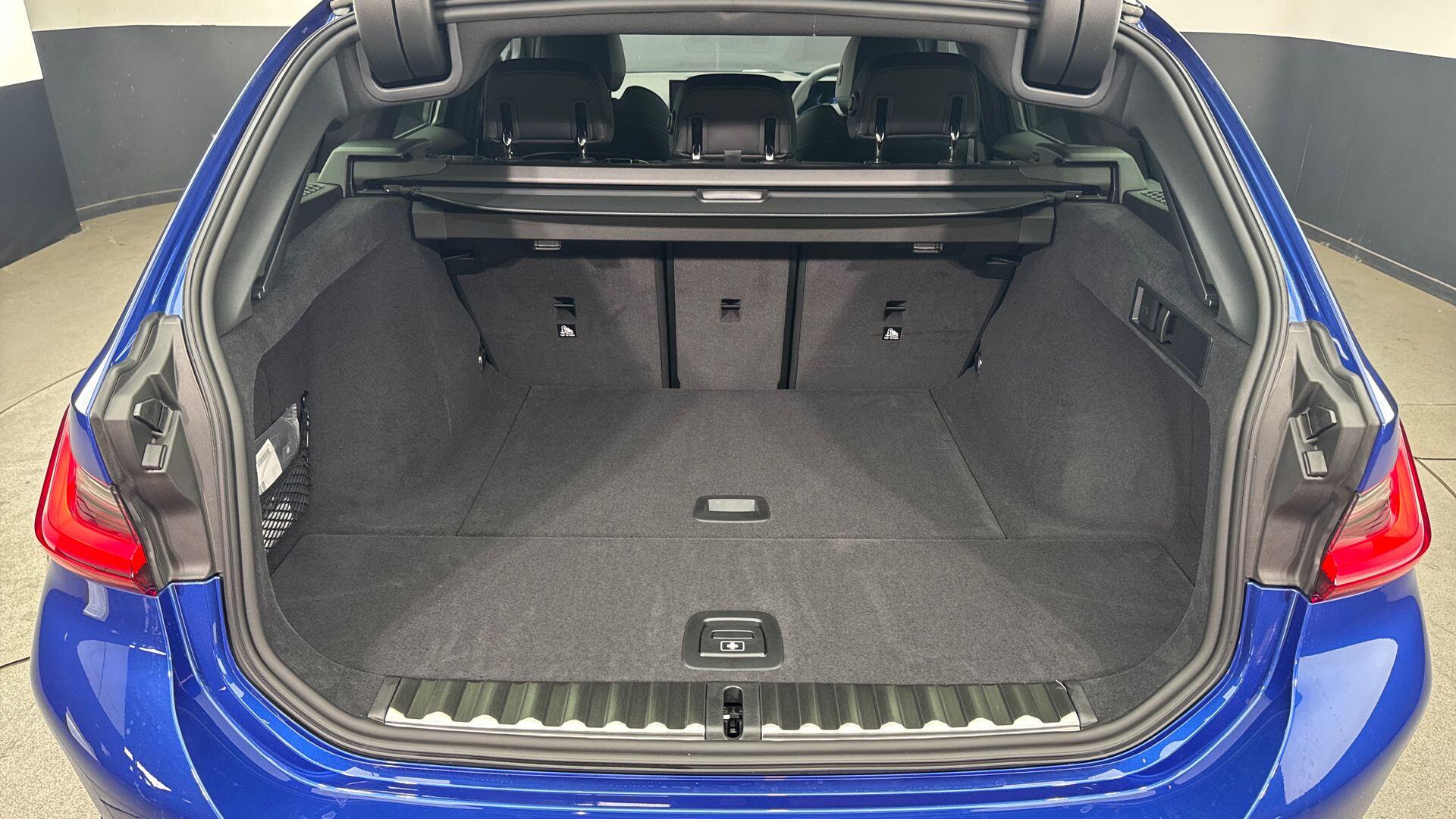 BMW 3 Series view 8